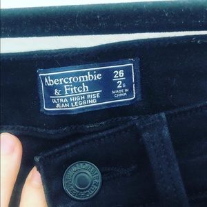 Abercrombie & Fitch Black Denim Legging size 26/2